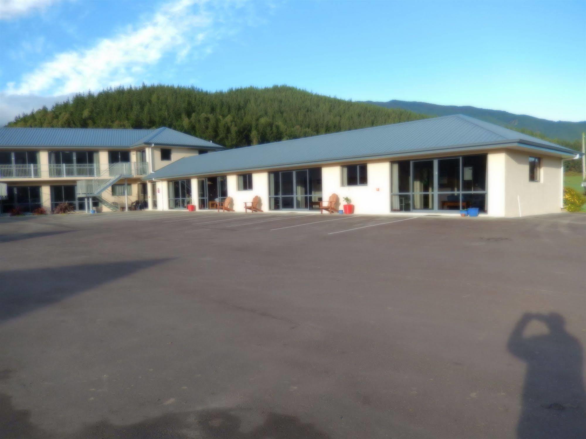 Linkwater Motel And Backpackers Exterior foto