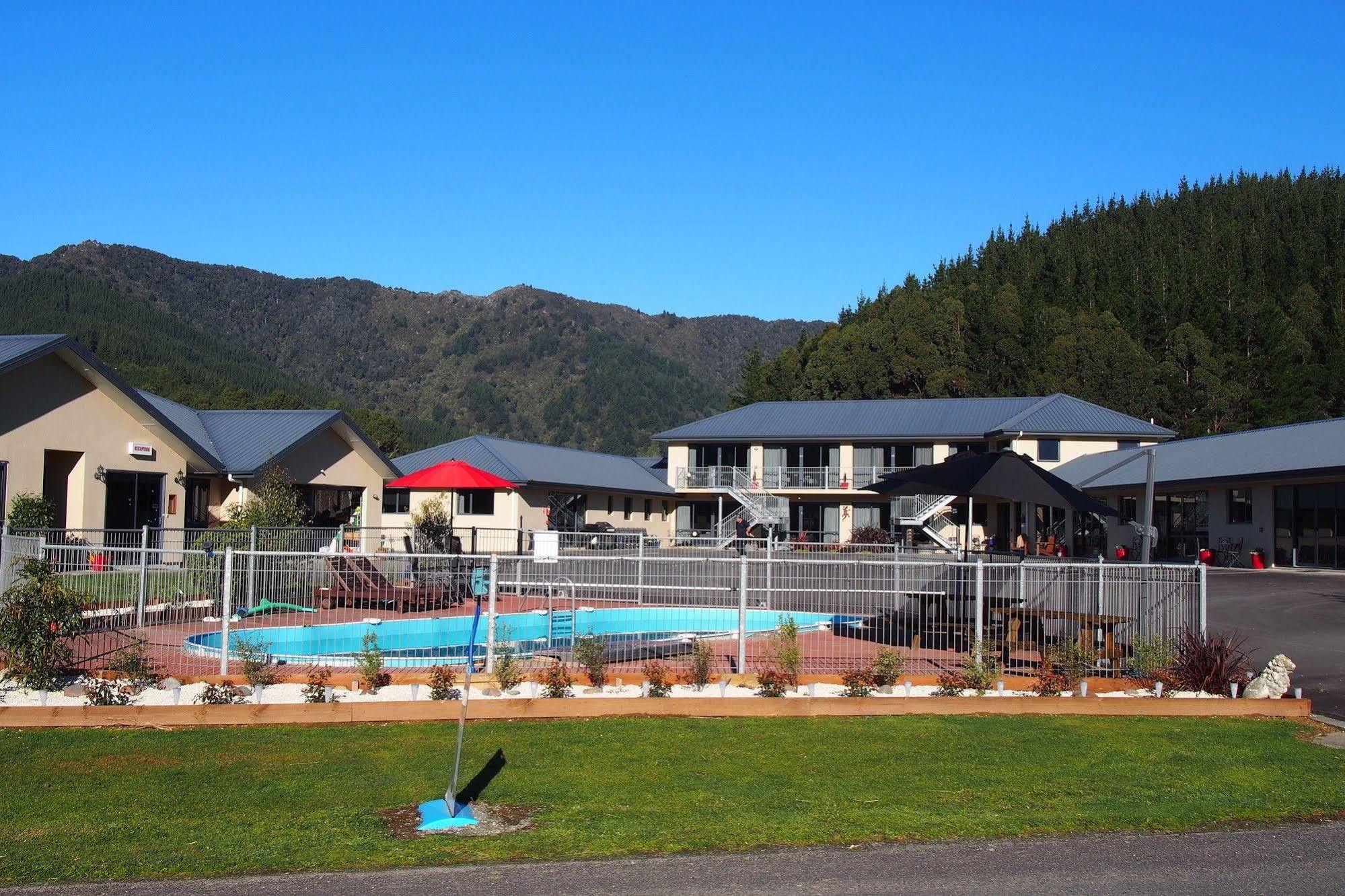 Linkwater Motel And Backpackers Exterior foto