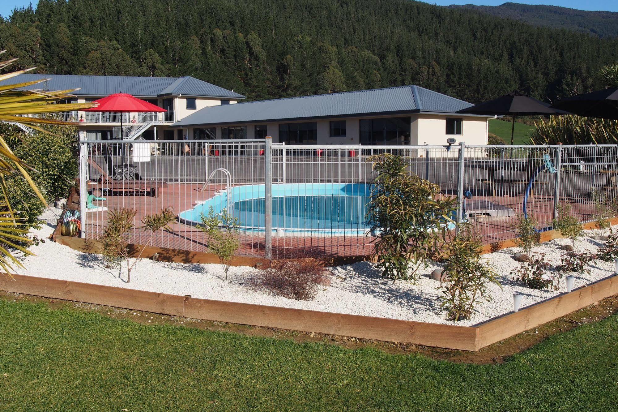 Linkwater Motel And Backpackers Exterior foto